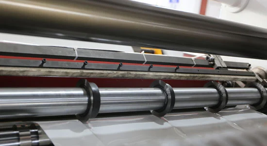 ماكينة حز عالية السرعة مع عمود احتكاك