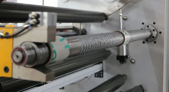 ماكينة حز عالية السرعة مع عمود احتكاك