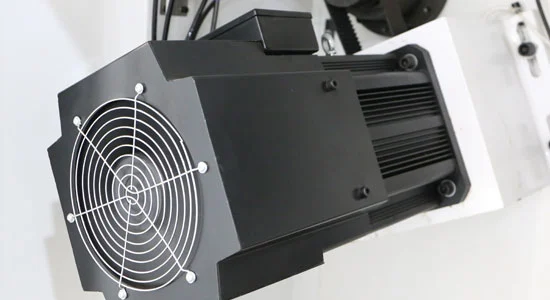 ماكينة حز عالية السرعة مع عمود احتكاك