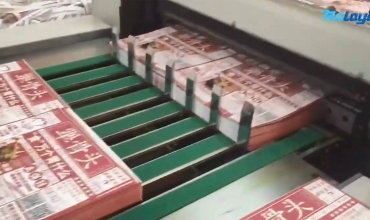 ماكينة أوتوماتيكية لقطع ألواح الشطائر الورقية