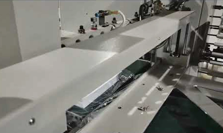 ماكينة تغليف غشاء الانكماش الحراري الأوتوماتيكية بالكامل