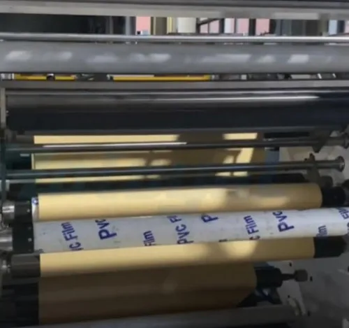 خط لف وتعبئة البرج الأوتوماتيكي بالكامل. خط التعبئة والتغليف. تحميل أوتوماتيكي-برج إعادة الترجيع-قطع-دفع-حزمة