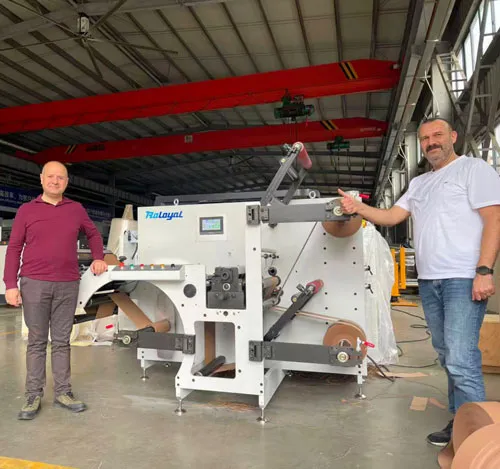 Frimpiks ، وهي شركة مصنعة وملصقات مهنية من تركيا ، لديها أكثر من 7 مصانع في العالم.