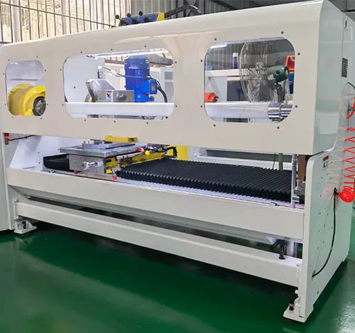 如果您想从中国购买胶带分条机（tape log slitter machine），以下是一些在胶带设备行业比较知名的工厂和品牌，供您参考：

1. **苏州天凌自动化设备有限公司**  
   专注于胶带分切机、复卷机等设备的研发与生产，在胶带行业有一定口碑。

2. **东莞浩博机械有限公司**  
   主要生产胶带分条机、切台、复卷机等，产品性价比高，出口经验丰富。

3. **昆山科瑞特机械有限公司**  
   专业制造胶带分切设备，包括BOPP胶带、美纹纸胶带、双面胶等分条机。

4. **温州宏泰机械有限公司**  
   温州地区胶带设备老牌厂家，主要做胶带涂布机、分条机、切管机等整线设备。

5. **广州宝莱机械有限公司**  
   提供胶带分条机、全自动切台等，支持定制。

**选购建议：**  
- 先明确您要分切的胶带类型（BOPP、美纹纸、双面胶、泡棉胶等）和宽度范围。  
- 确认机器的自动化程度（半自动/全自动）、分切精度、速度等参数。  
- 最好能提供样品让厂家试机，或要求视频验机。  
- 询问清楚售后服务、易损件供应和出口包装情况。  

如果